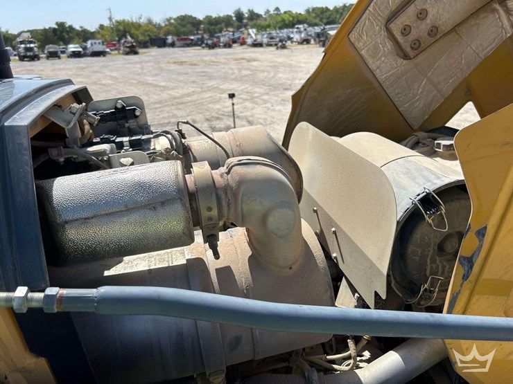 deere-410l-image-10