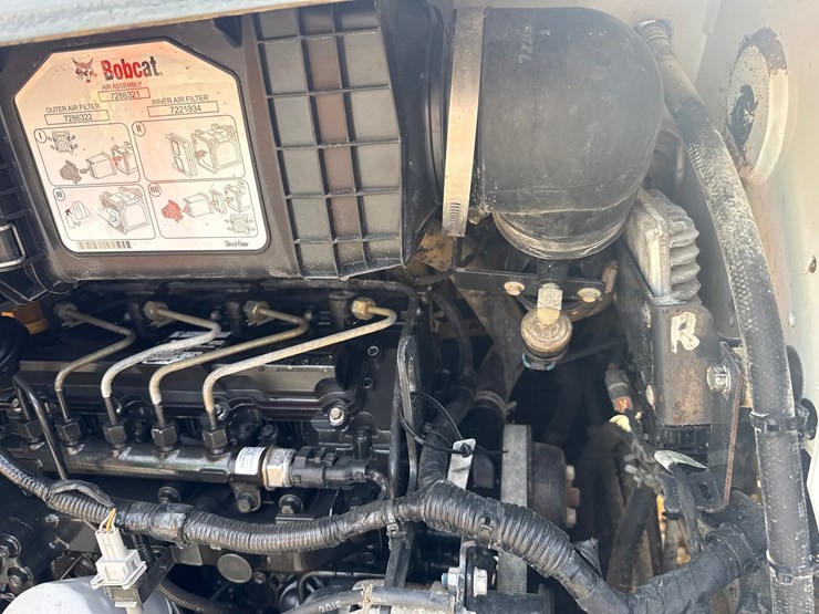 2019-bobcat-t595-image-32