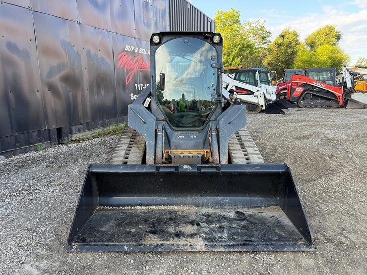 2012-deere-323d-image-7