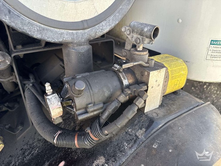 2014-peterbilt-320-image-21
