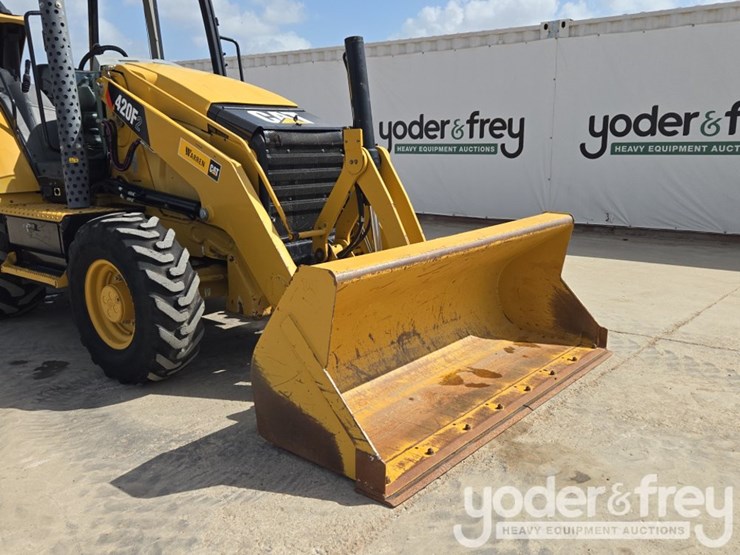 2019-caterpillar-420f2-image-14