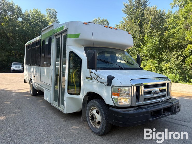 2010-ford-e450-image-3