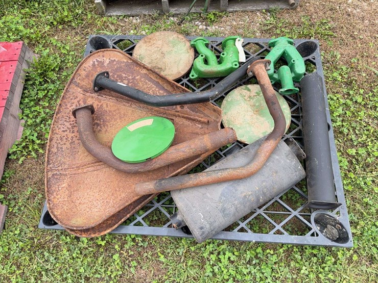 john-deere-exhaust-parts-&-clam-shell-fenders-image-1