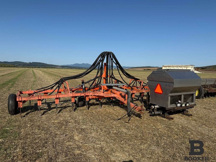 2008-custom-22.5'-air-seeder-image-1