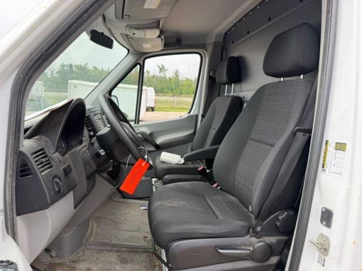 2018-mercedes-benz-sprinter-2500-image-16