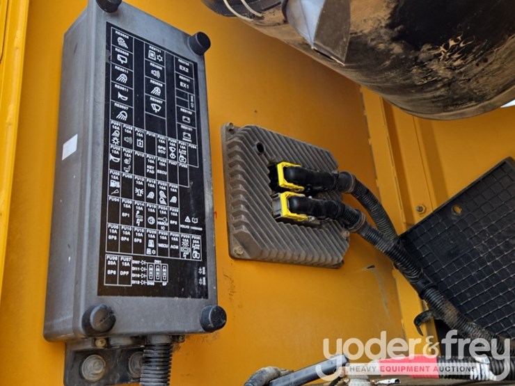 2015-volvo-ec350el-image-30