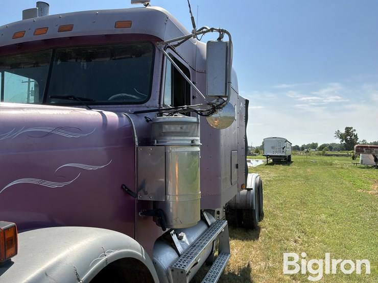 2003-freightliner-fld120-image-13
