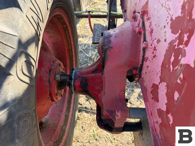 farmall-super-a-tractor-image-27