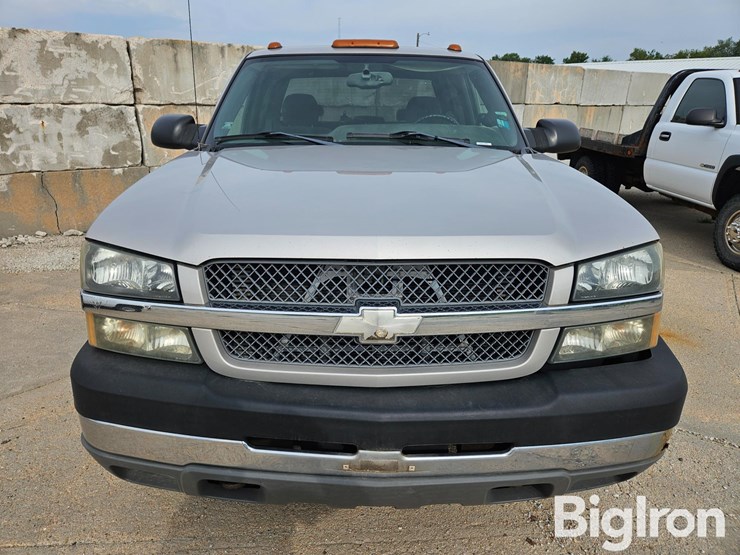 2004-chevrolet-silverado-2500-image-2