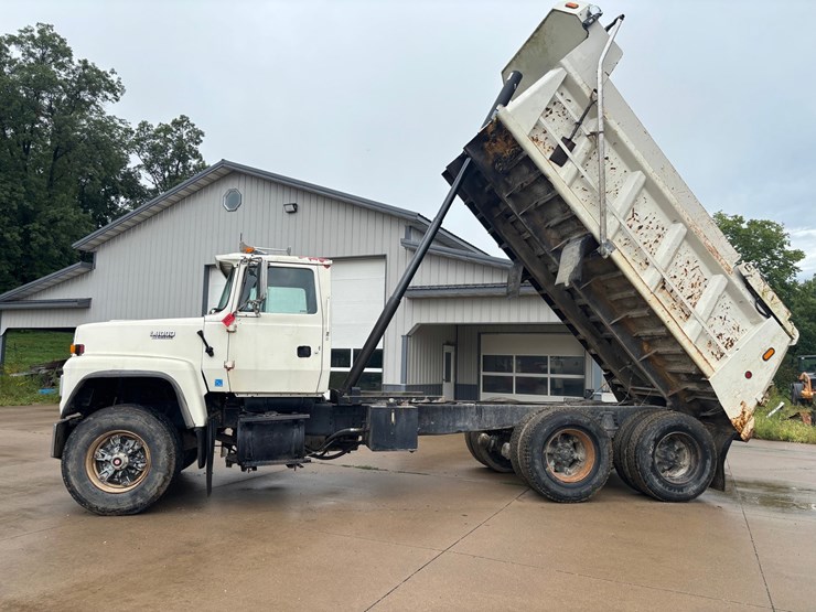 1994-ford-l8000-image-7
