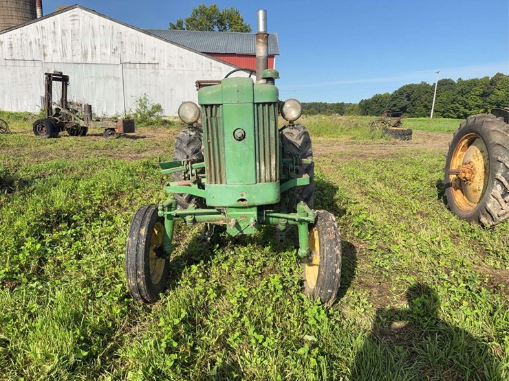 john-deere-320-image-3