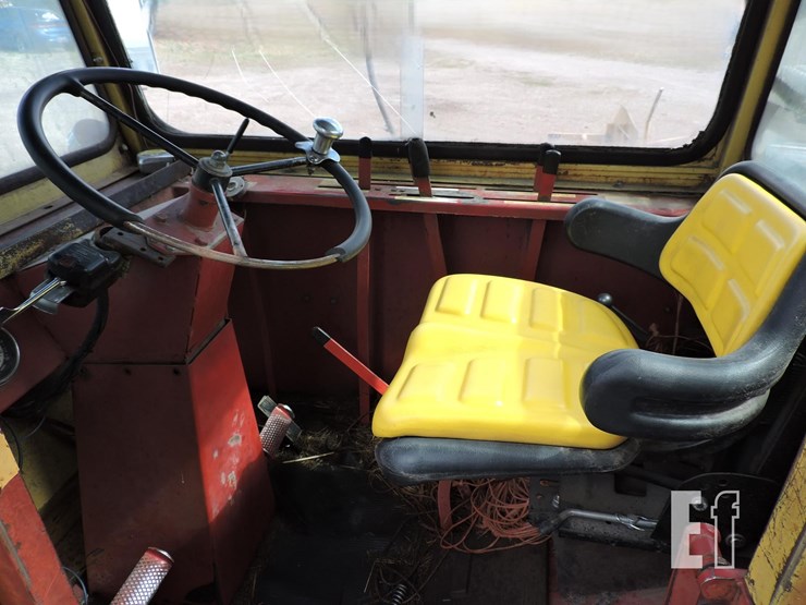 new-holland-1049-image-5