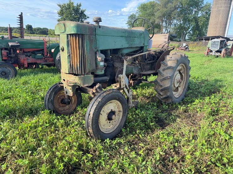 john-deere-330-image-1