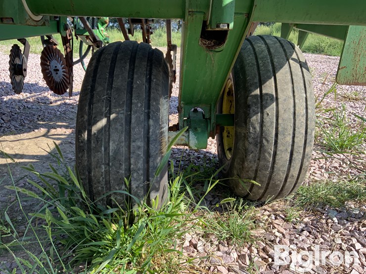 2014-john-deere-2510c-image-16