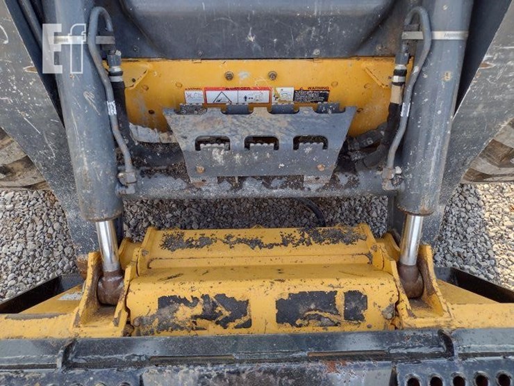 2019-deere-324g-image-19