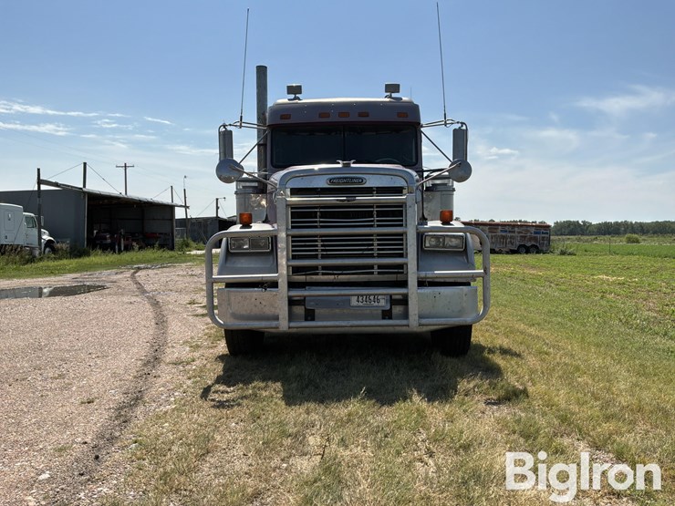 2003-freightliner-fld120-image-9