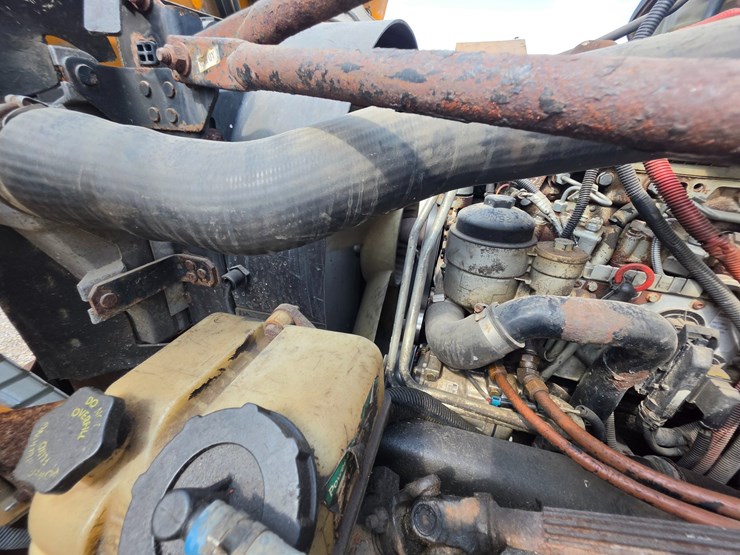 2005-freightliner-m2-106-image-47
