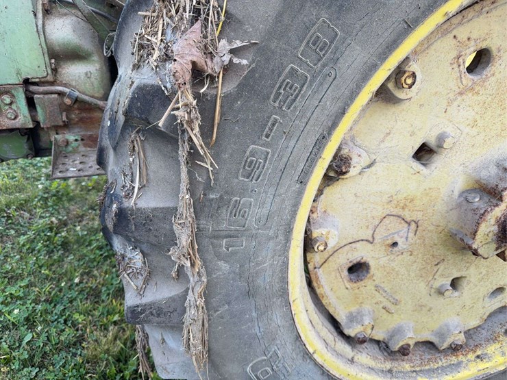 john-deere-4010-image-11