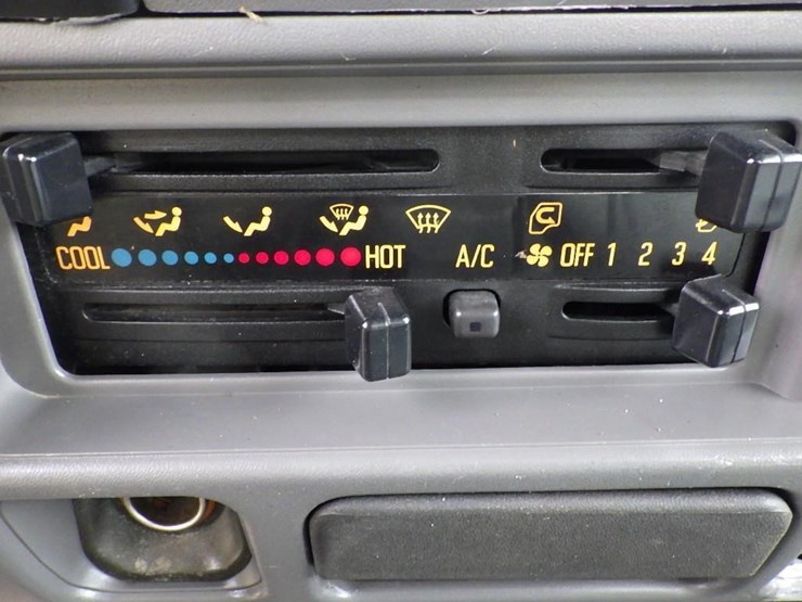 2005-gmc-4500-14'-dump-truck-image-27