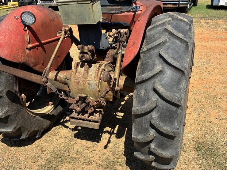 1971-massey-ferguson-135-image-4