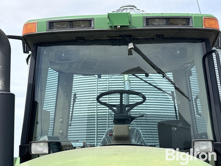 1995-john-deere-8200-image-17