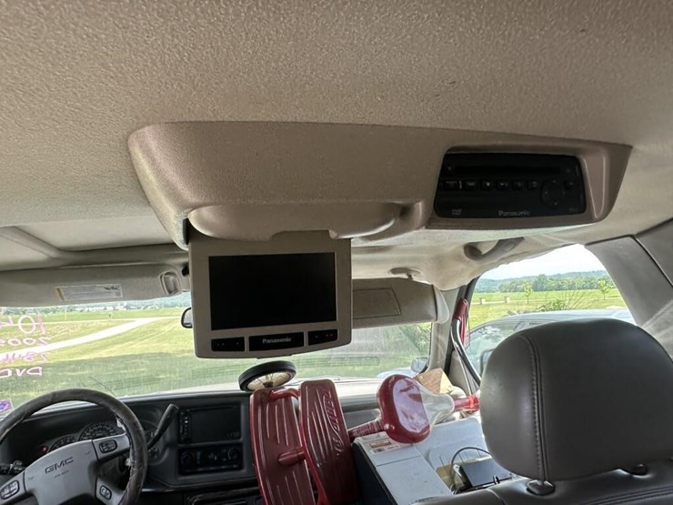 2005-gmc-denali-xl-image-8