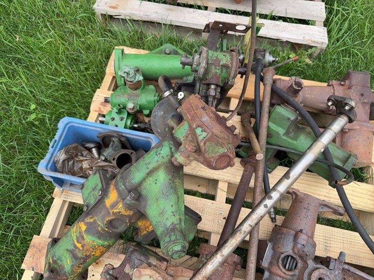 john-deere-dubuque-pedistals-image-5