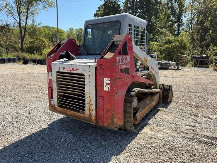 2013-takeuchi-tl230-image-4