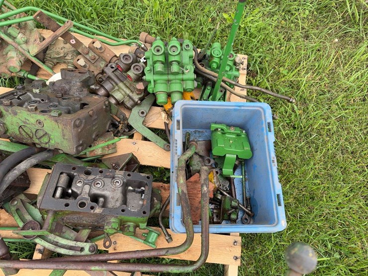 john-deere-dubuque-hydraulic-parts-image-3