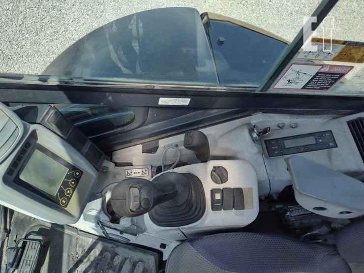 2014-deere-35g-image-8