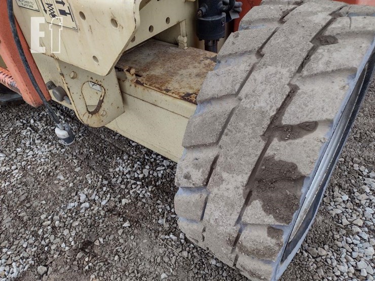 2010-jlg-4069le-image-17