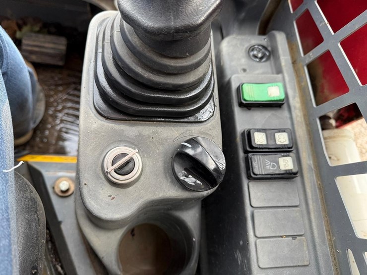 2020-takeuchi-tl8-image-24