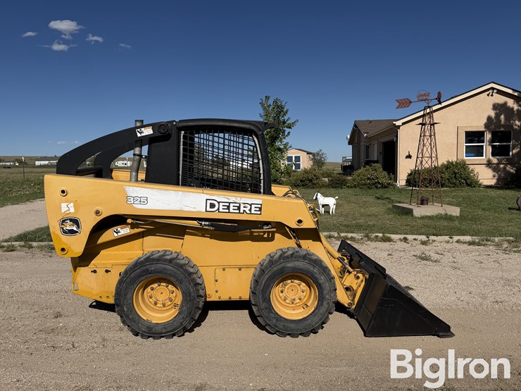 john-deere-325-image-4