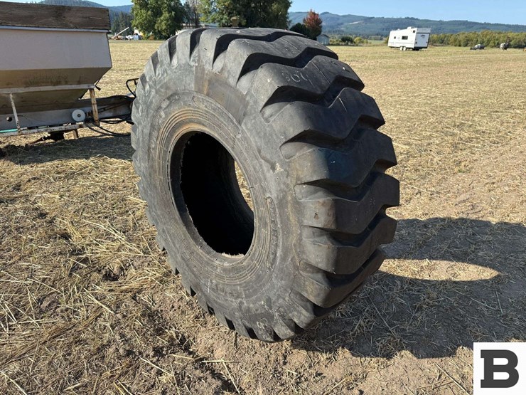 tiber-20.5-25-tire-image-2
