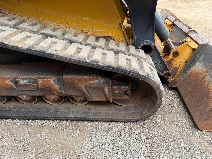 2020-deere-333g-image-15