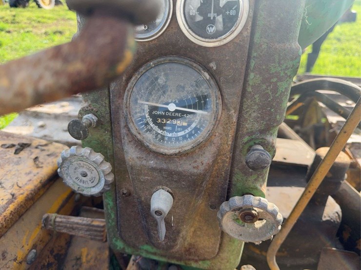 john-deere-420c-image-11