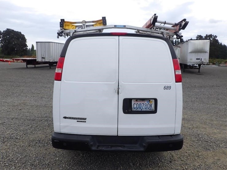2016-utility-van-image-4