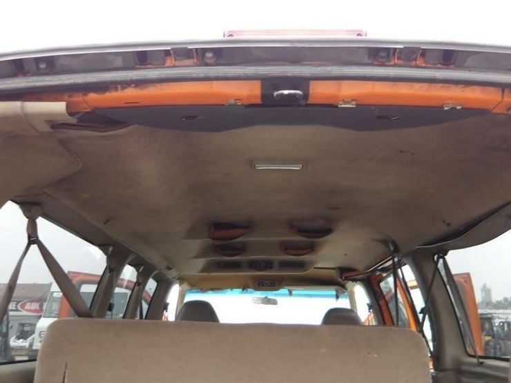 2000-gmc-savana-g3500-image-23