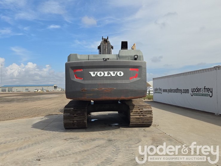 2015-volvo-ec350el-image-4