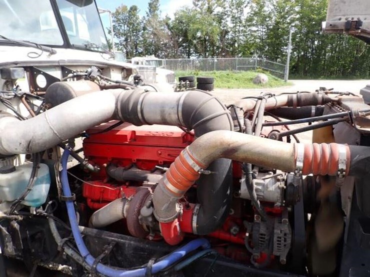 2004-peterbilt-379-image-25