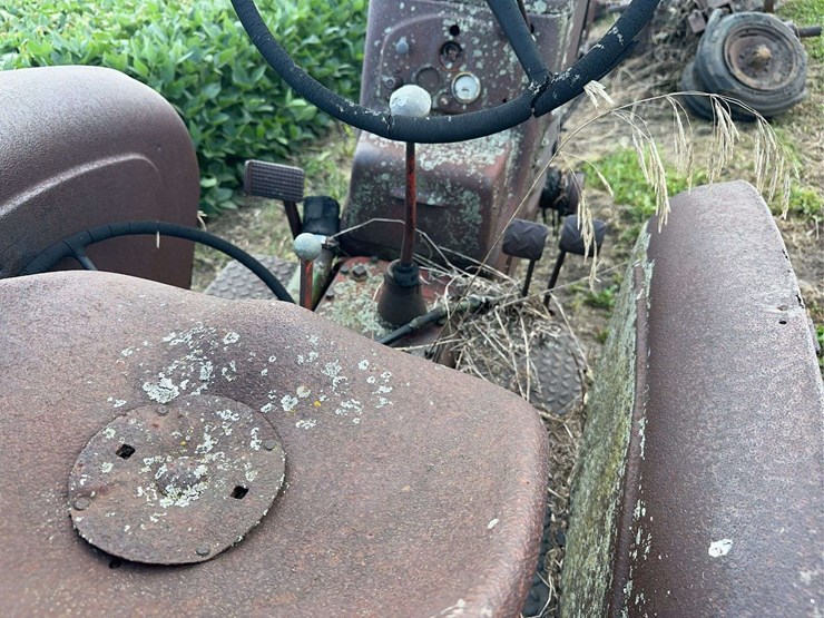 massey-harris-parts-tractor-image-9