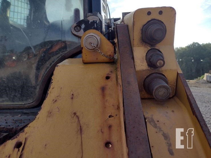 2015-caterpillar-287d-image-23