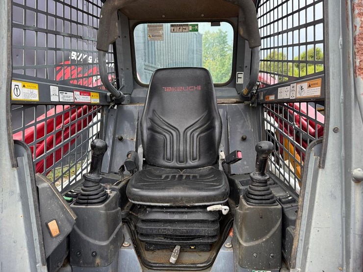 2020-takeuchi-tl8-image-12