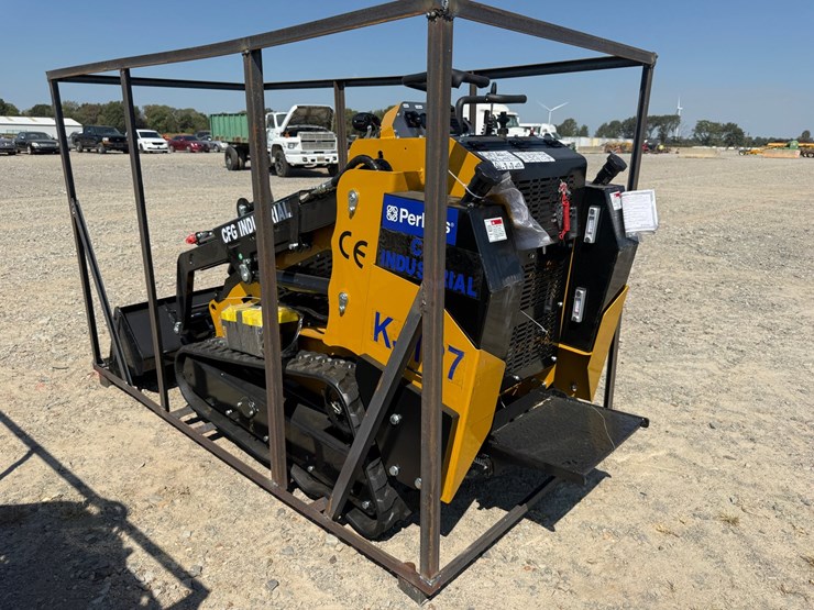 #76-•-unused-2026-cfg-kjt27-stand-on-skid-steer-loader-kjt272026m0622193-inv#4561-image-4