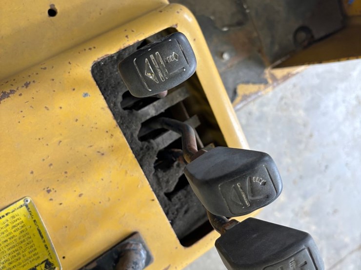 caterpillar-t50d-image-38