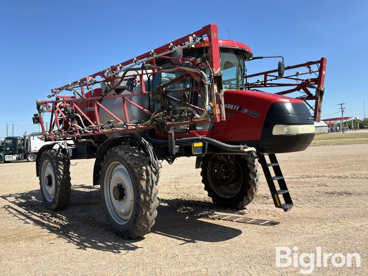 2015-case-ih-patriot-4440-image-3
