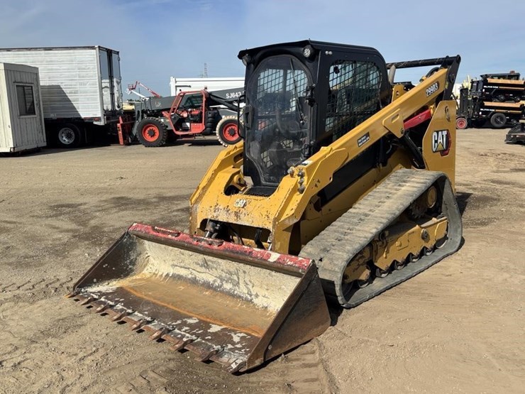 2021-caterpillar-299d3-image-1