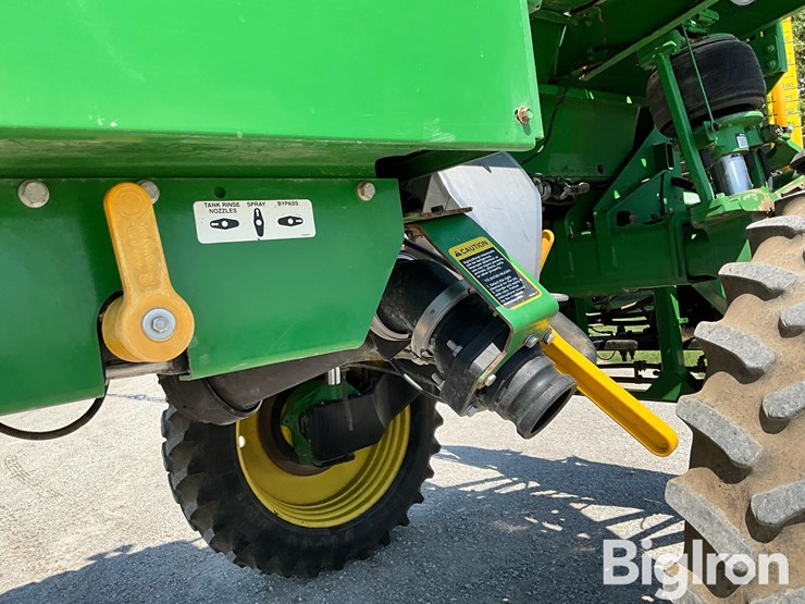 2011-john-deere-4830-image-12