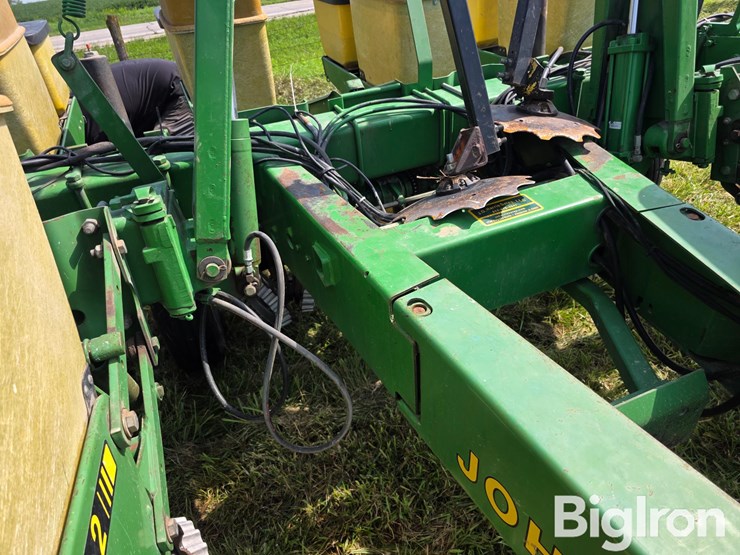 john-deere-7200-image-15