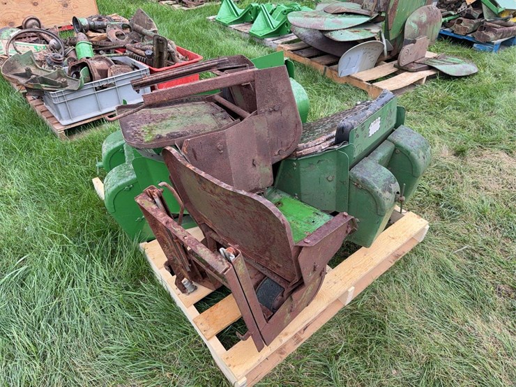 john-deere-seat-assemblies-image-2